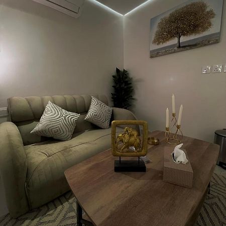 استديو مع جلسة خارجية بدخول ذكي Βίλα Ριάντ Εξωτερικό φωτογραφία